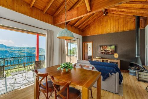 Nova Petropolis House | Cabana Braun Hütte Vila Germânica by Achei