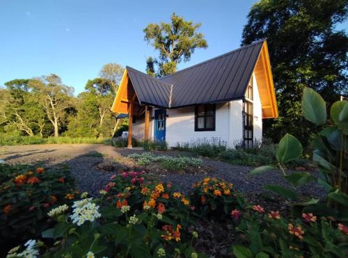 Pinheiro Preto Cabin | Cabana Vale das Bromélias