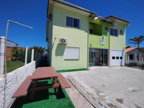 Balneario Arroio do Silva House | Camelo locação de Suítes Individuais Pousada com Cozinha e Sala Compartilhada