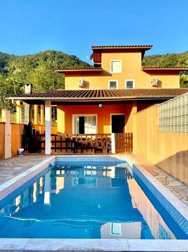 Mococa House | Casa 4Quartos-2 suites com Ar condicionado -Condominio Mar Verde- Piscina Privativa-Próx Praia da MOCOCA ! Próx à divisa com UBATUBA !