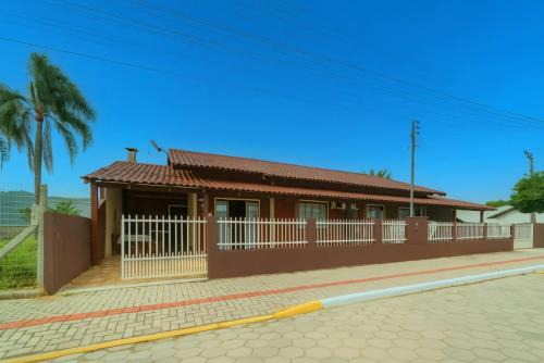 Zimbros House | Casa a 2 quadras da Praia de Zimbros RW2724