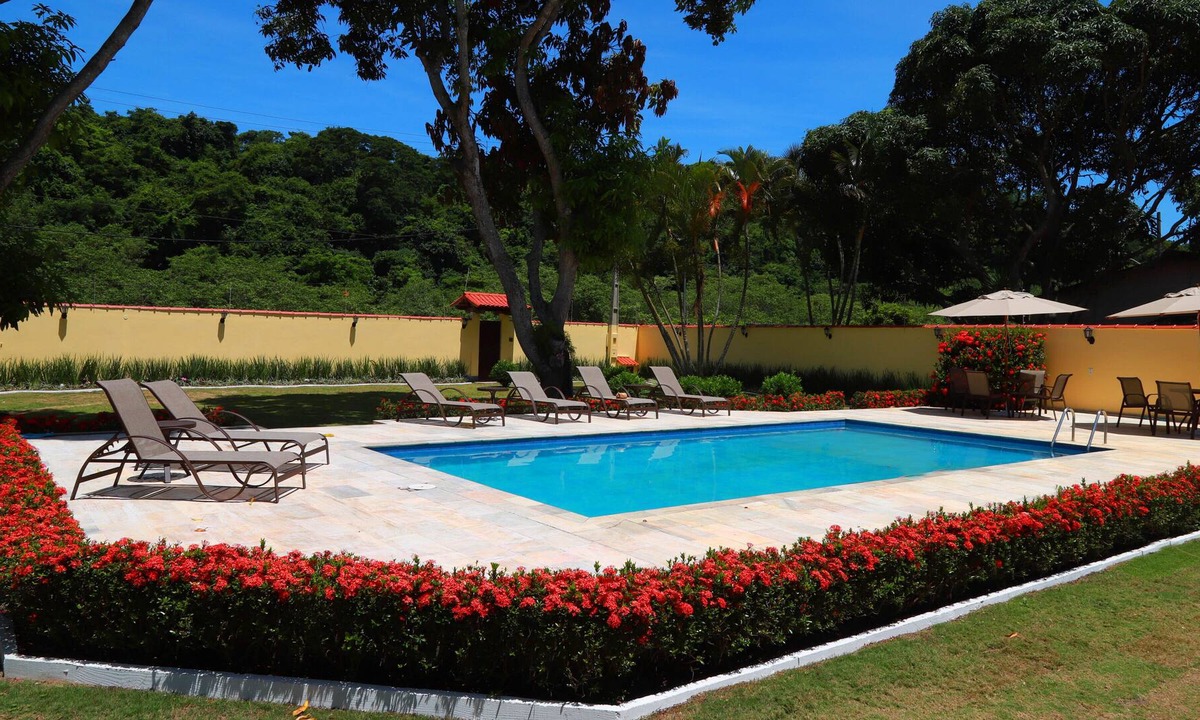 Costazul House | Casa Amarela Colonial - Beach house with pool