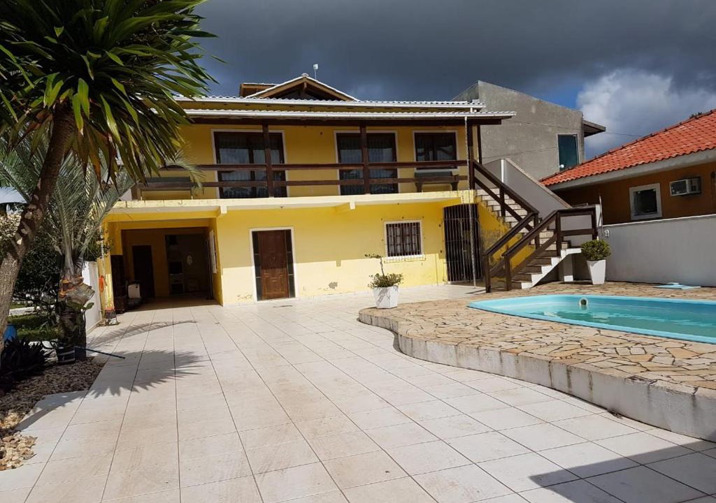 Rio Vermelho Norte House | Casa Amarela com Piscina