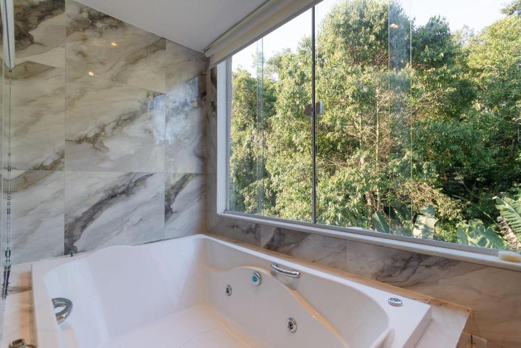 Jacarepagua House | Casa Climatizada com Hidromassagem em Jacarepagua