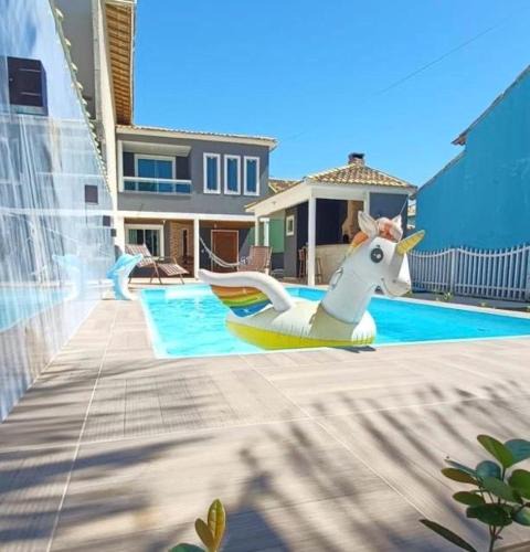 Unamar House | Casa com 3 suítes em Cabo Frio com piscina há poucos passos do Mar!