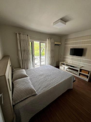 Guabiruba House | Casa com churrasqueira e ar para até 8 pessoas