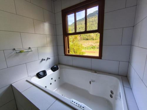 Vespasiano Correa House | Casa com Hidro, pátio cercado e acesso ao Rio