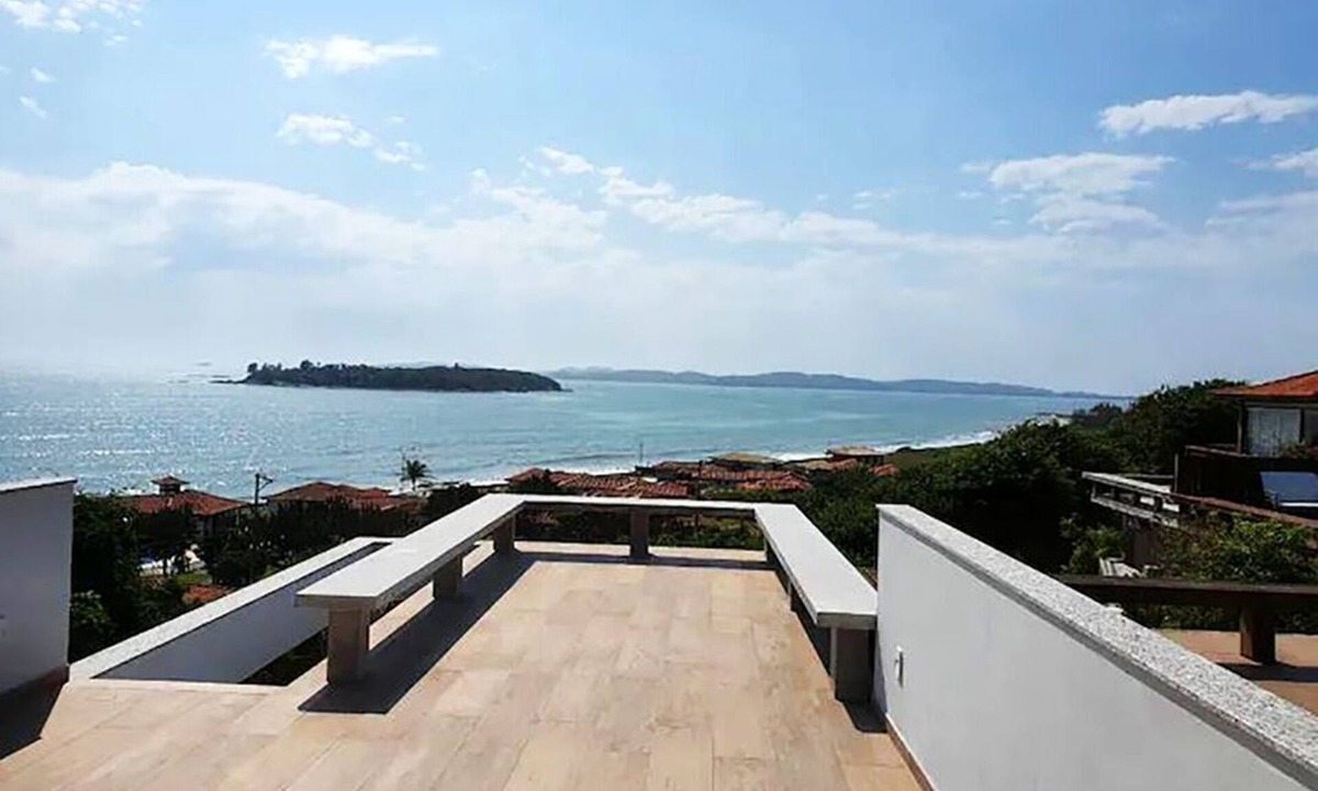 Praia Rasa Ski Chalet | Casa com piscina e churrasqueira em Búzios/RJ