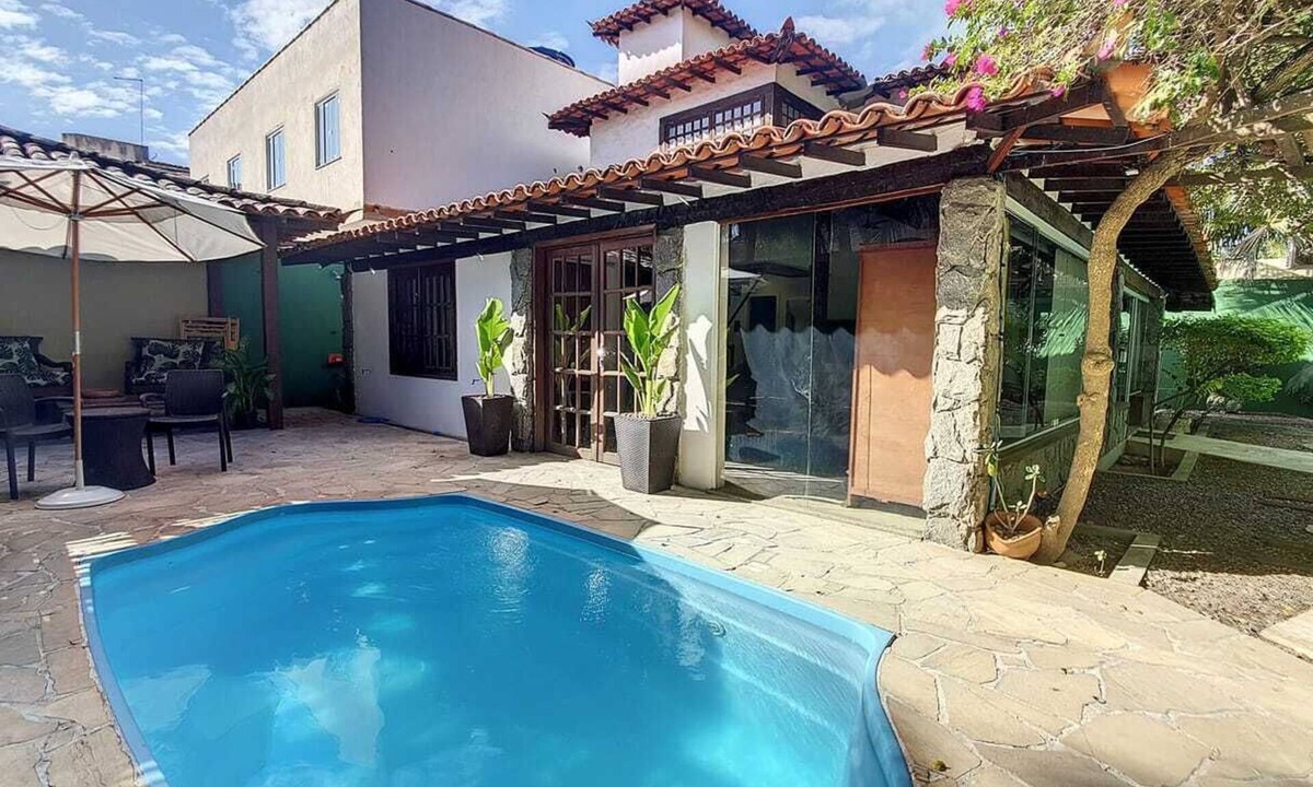 Porto Belo House | Casa com Piscina e 5 Quartos em Região Central da Cidade Próximo as Praias