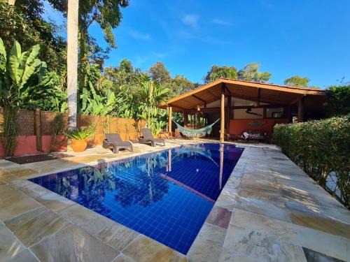 Prumirim House | Casa com piscina a poucos minutos da praia
