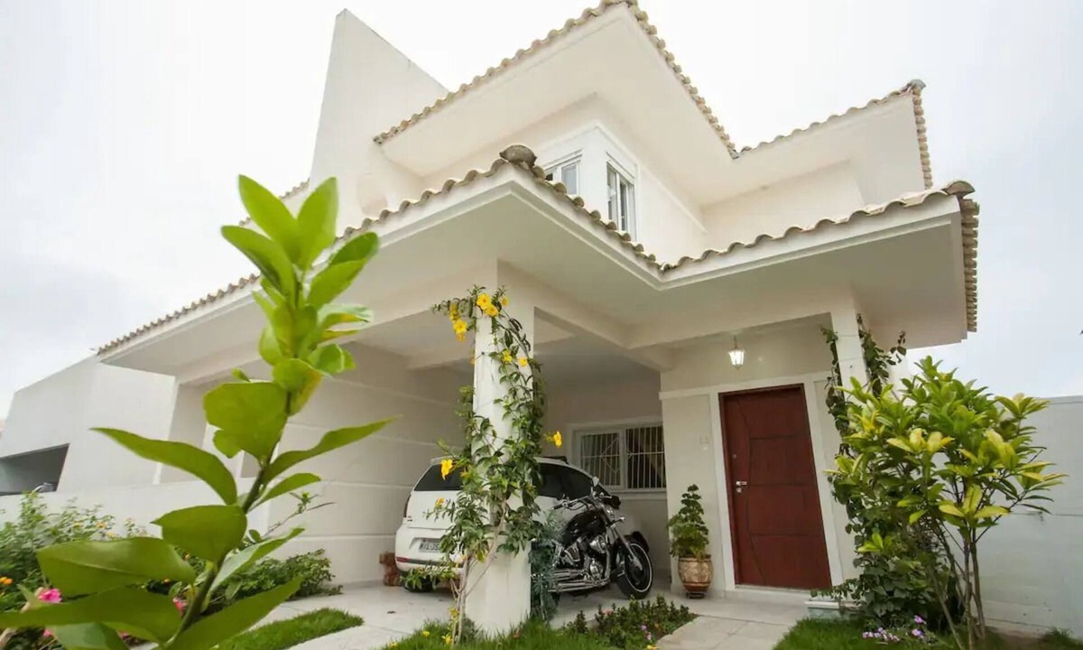 Cachoeira do Bom Jesus House | Casa com Piscina em Condomínio a 900m da Praia!