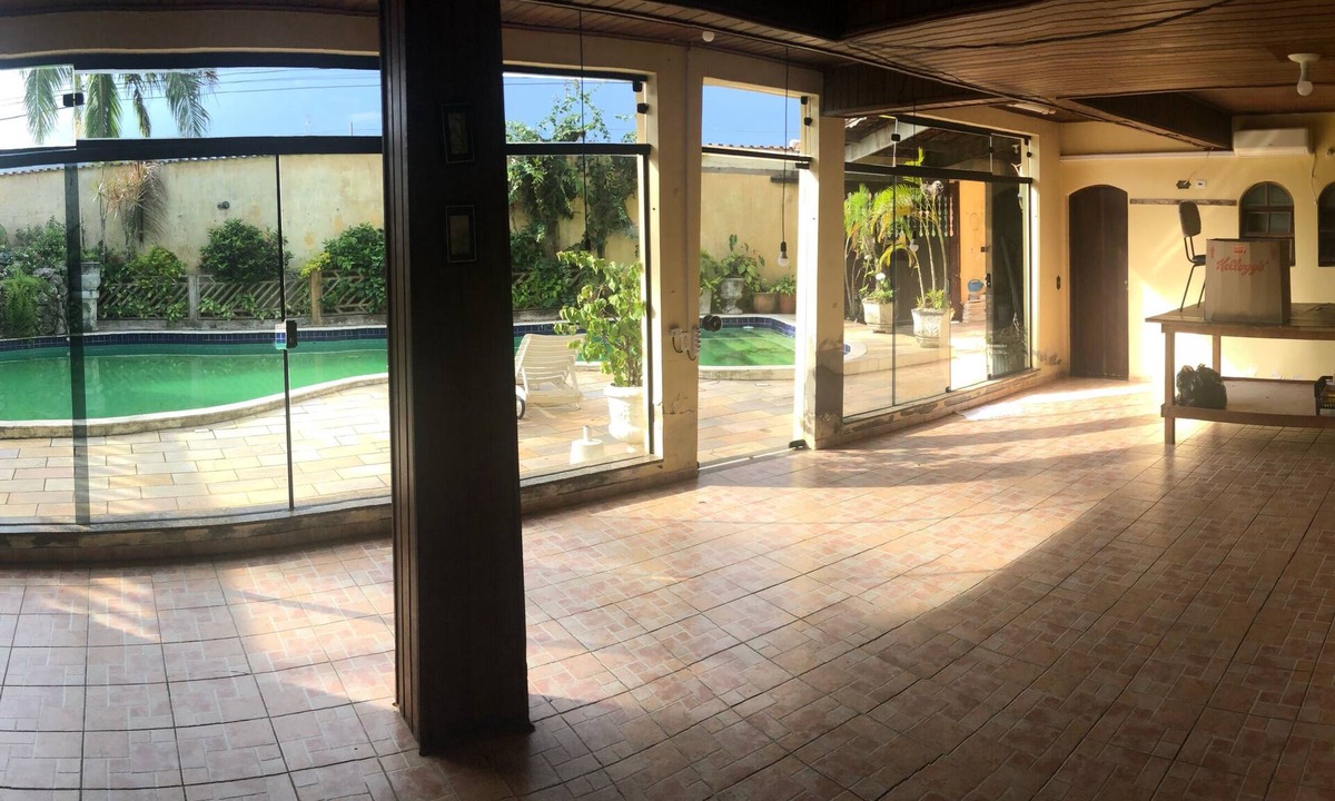 Santa Terezinha House | Casa com Piscina Gigante à 200mts da Praia