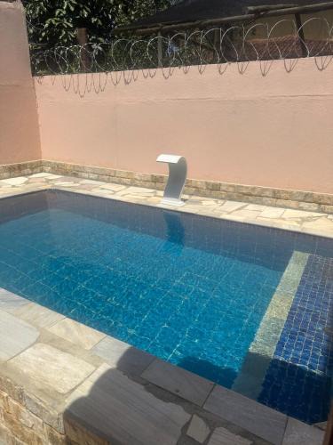 Rio das Ostras House | Casa com piscina perto da costa azul e lagoa do Iriri