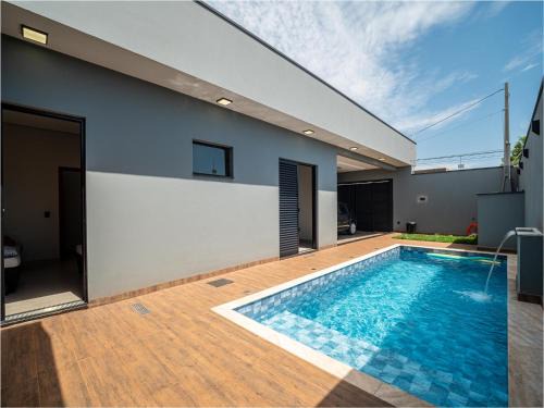 Pirassununga House | Casa com Piscina, Wi-Fi e Garagem