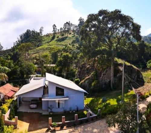Caparao Velho House | Casa da Loren