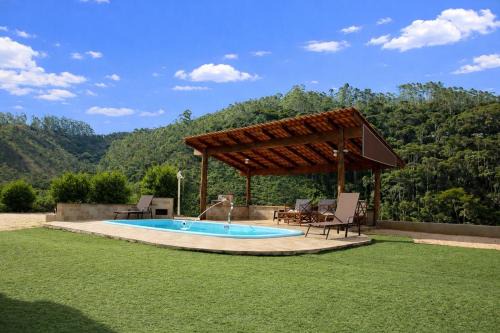 Floriano Simmer House | Casa de Campo com Vista, Piscina e Churrasqueira