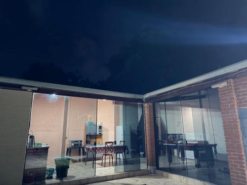 Ibiuna House | Casa de campo ibiúna com 3 suítes sendo chalés individuais