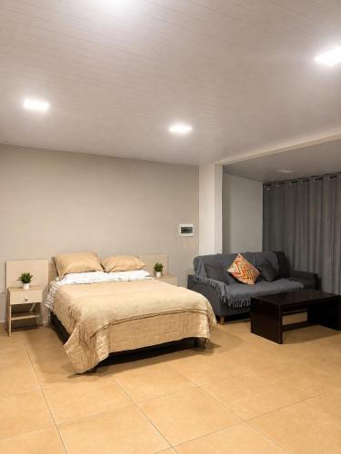 Fernando De La Mora House | Casa de huéspedes privada con Wifi gratis cerca de IPS Ingavi, UNA y Biggie