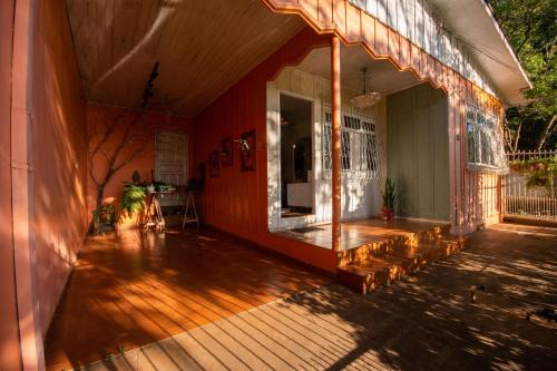 Vila Yolanda House | Casa de Madeira Histórica em Foz