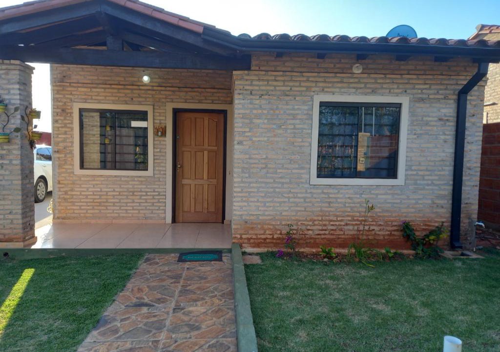 Luque House | Casa de paz