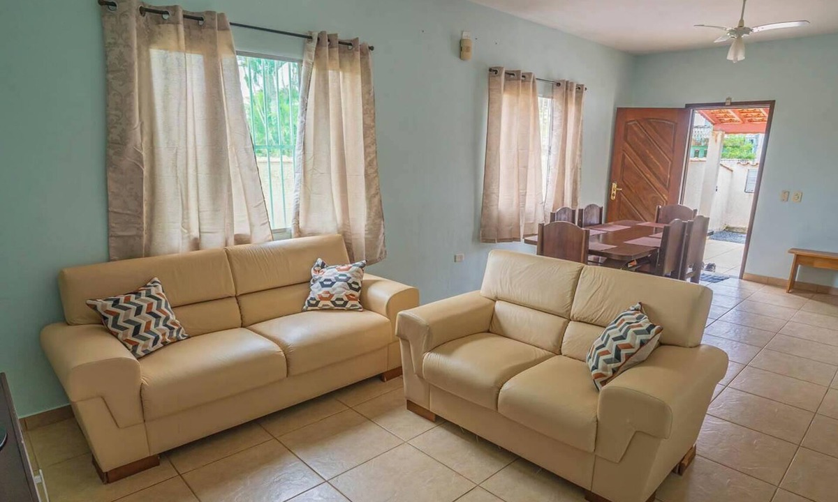 Iguape House | Casa em Barra do Ribeira com Acesso à Praia