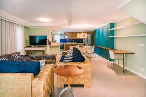 Pereque-Mirim Apartment | Casa em Condomínio 4 dorm Praia da Enseada em Ubatuba