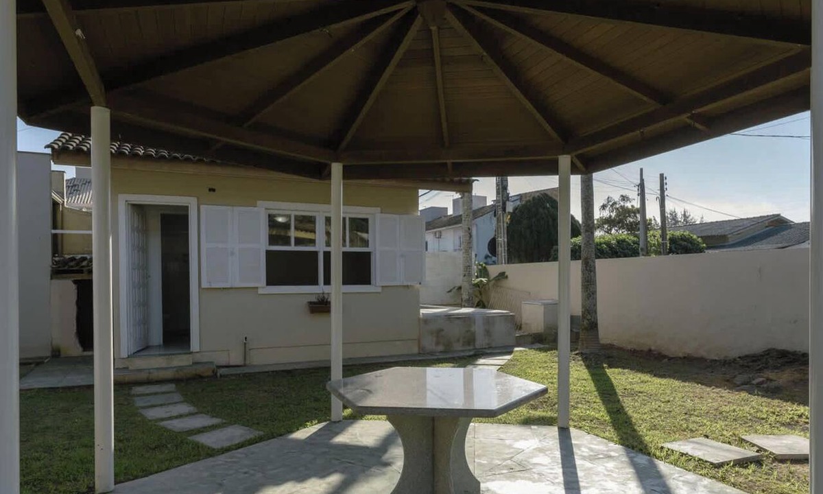 Florianopolis House | Casa espaçosa a 200m da Praia em Florianópolis