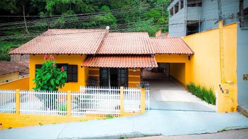 Limeira Baixa House | Casa espaçosa com churrasqueira