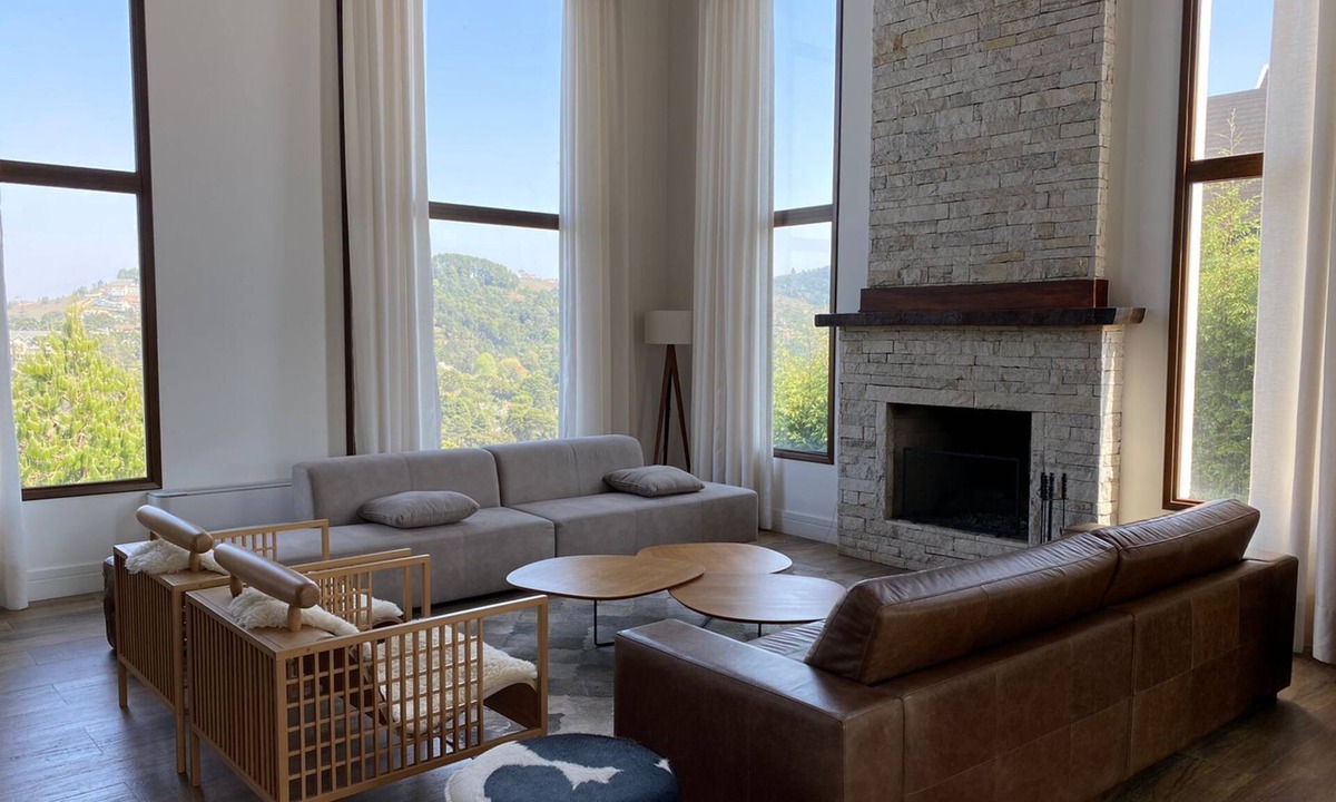Recanto Araucaria House | Casa Estilo Chateau Recém Construído, 5 Suítes, Piscina Interna e Vista Incrível