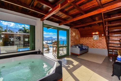 Palhoca House | Casa Exclusiva com Piscina e Vista Mar - PLH009