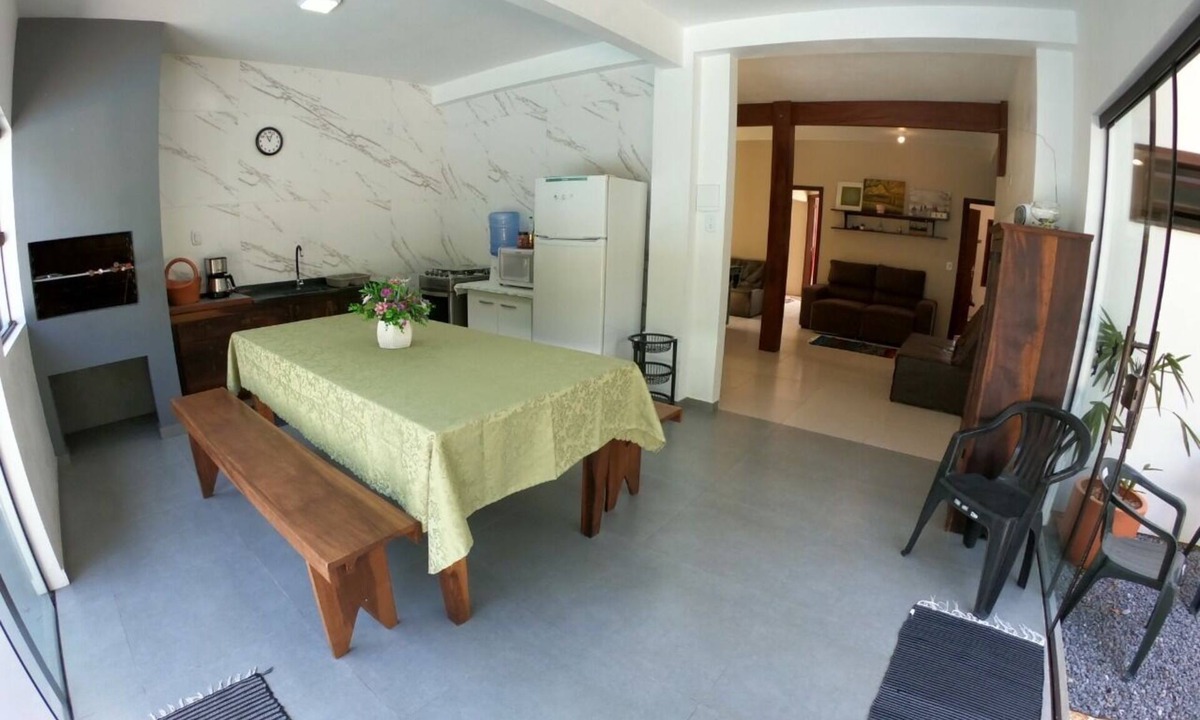 Garopaba House | Casa Grande com Piscina Próximo ao mar na Praia da Ferrugem Garopaba SC