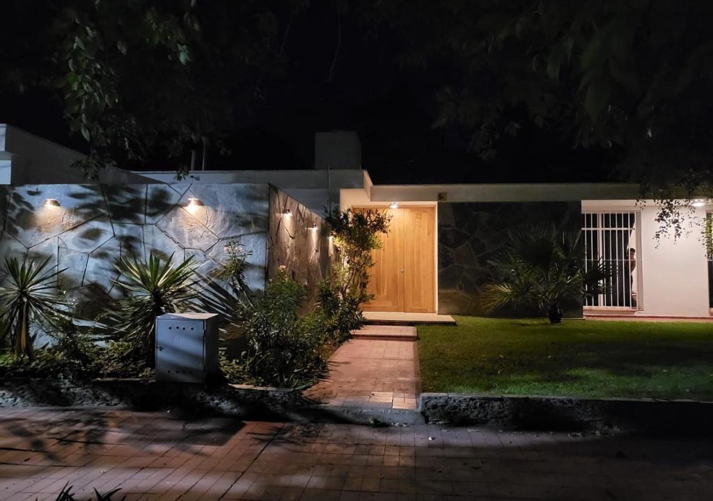 Lujan de Cuyo House | Casa "La 310"