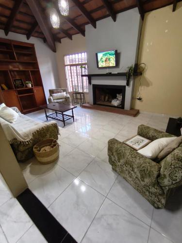 Encarnacion House | Casa Lilo