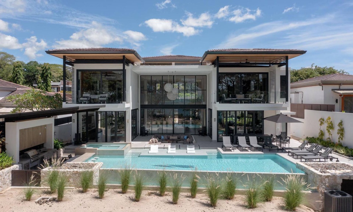 Playa Langosta House | Casa Melia Beachfront Luxury Villa in Tamarindo