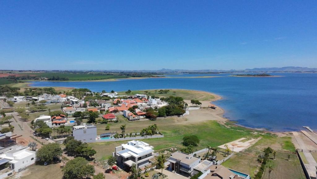 Carlopolis House | Casa no condomínio Ilha bela em Carlópolis