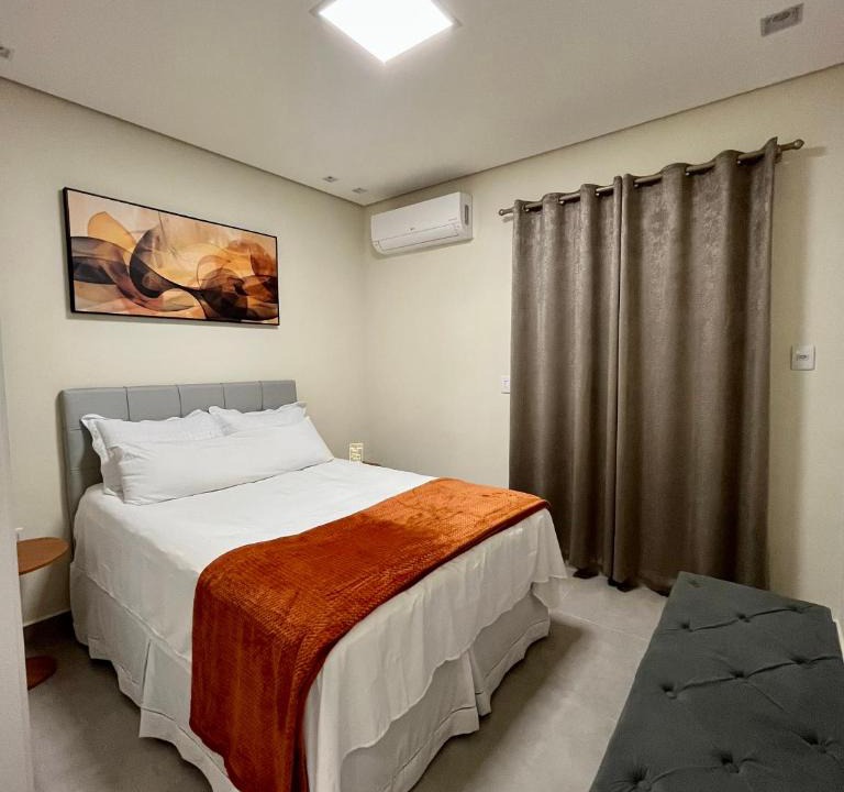 Maracana House | Casa Nova, 2 quartos, 1 Ar-Cond, 1 Banheiro, Garagem 4,30m