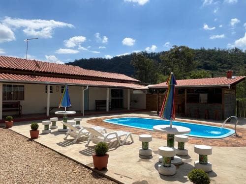 Serra Negra House | Chácara Barone - Chácara em SerraNegra com piscina, mini golfe, sinuca