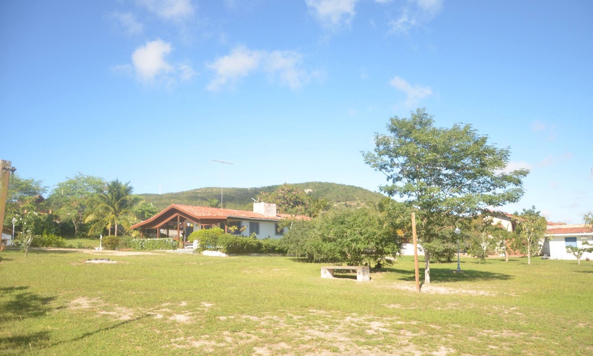 Cruzeiro House | Chácara do Amparo: Large green area close to everything.