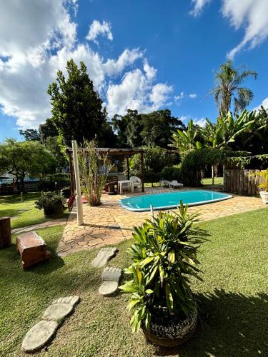 Serra Negra Cabin | Chalé Aconchegante Com Piscina e Ótima Localização