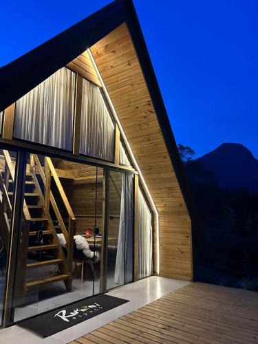 Braco do Sul Ski Chalet | Chalé aconchegante em madeira