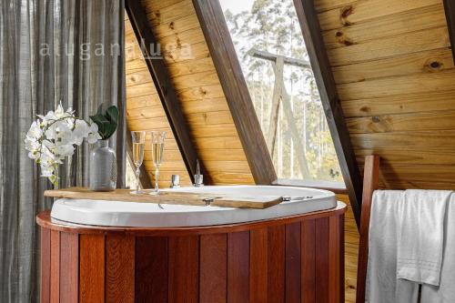 Sao Pedro de Alcantara Ski Chalet | Chalé Alcântara - With Bathtub