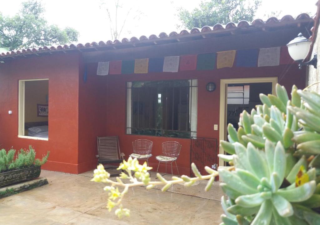 Sao Sebastiao das Aguas Claras Cabin | "Chalé Balines Oroboro" 1 - Casa com jardim de 150 m e cozinha completa em Macacos