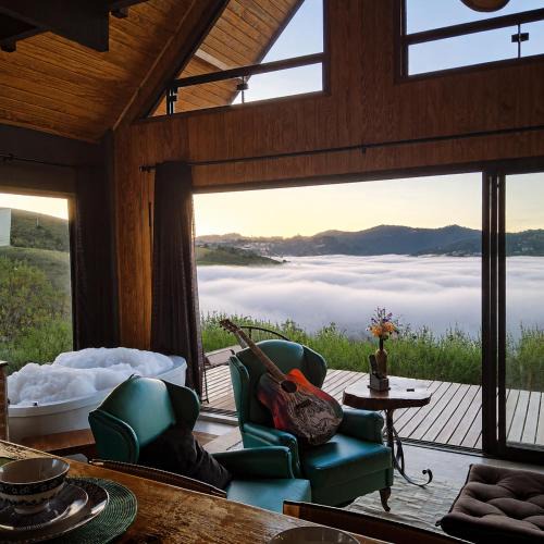 Campos do Jordao Ski Chalet | Chalé Canário com Lareira, Hidromassagem Acima das Nuvens