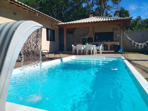 Caravelas House | Chalé com Piscina e Churrasqueira Privativos
