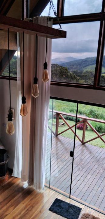 Sao Bento do Sapucai Ski Chalet | Chalé com vidros e hidromassagem
