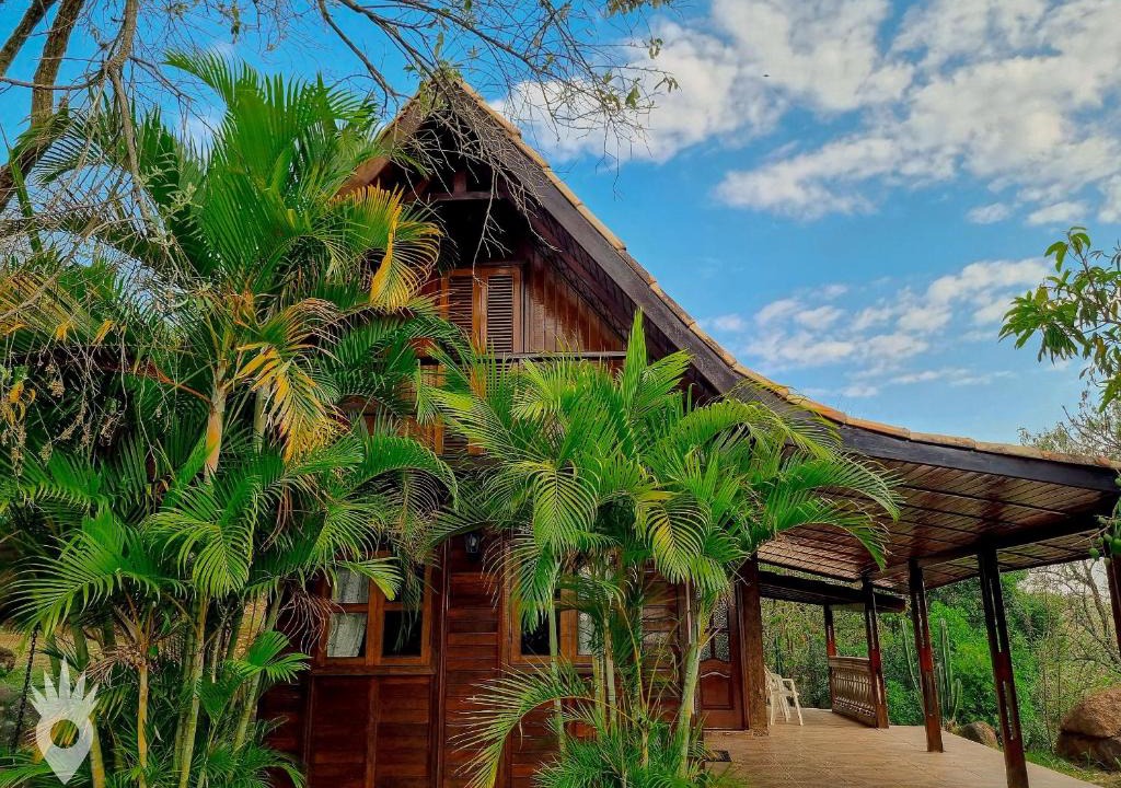 Indaiatuba Ski Chalet | Chalé europeu com vista para natureza no interior
