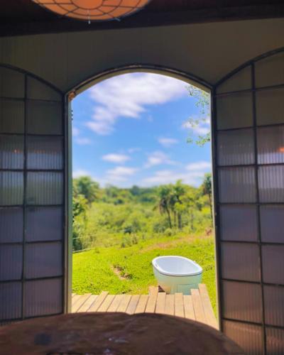 Brauna House | Chalé Western com Projetor e Banheira Externa