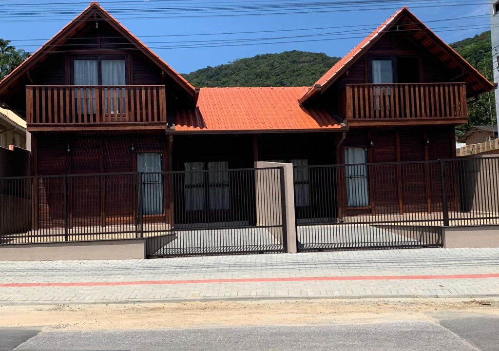 Praia da Armacao do Itapocoroi Ski Chalet | Chalés Vô João