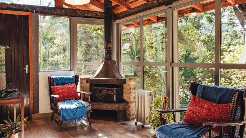 Vila Izabel Ski Chalet | Chalet with fireplace near Capivari in Campos do Jordão