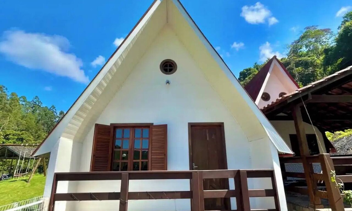 Marechal Floriano Ski Chalet | Chalet Zürich - a double chalet built on rock